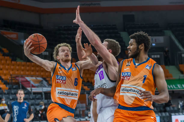 他的表现堪 他的表现堪