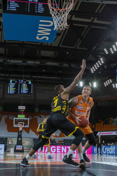 5个篮板 5个篮板